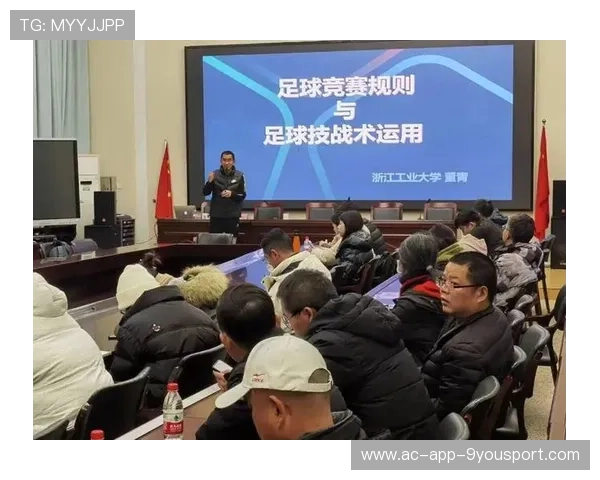 足球裁判委员会在判罚教育中开展线上线下混合教学与实战演练，足球裁判培训总结